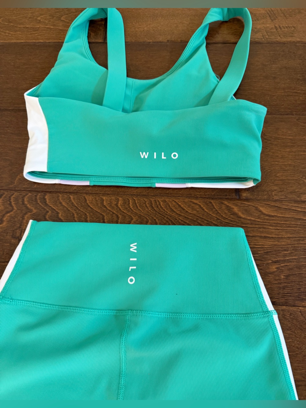Wilo Two-Piece Sportswear Set - Teal & White Colorblock Matching Bra + Leggings - Picture 6 of 6